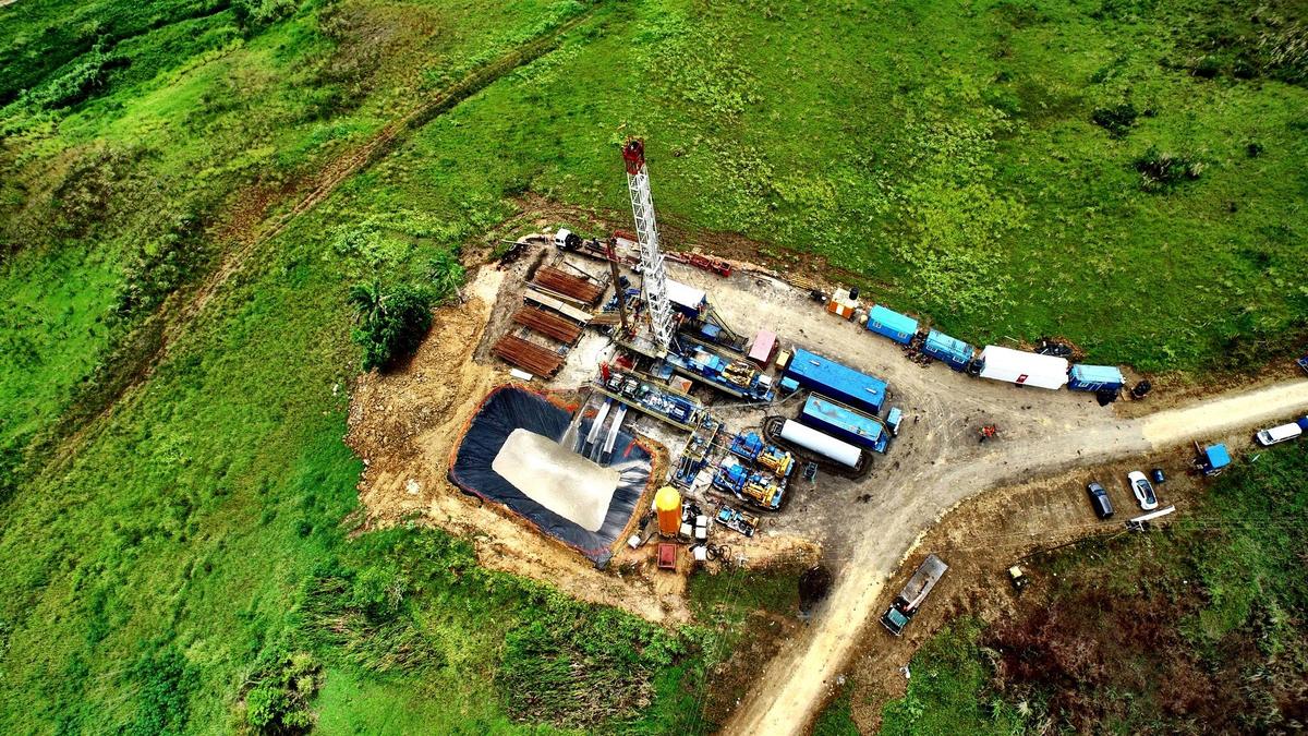 Pad and lined pit from above