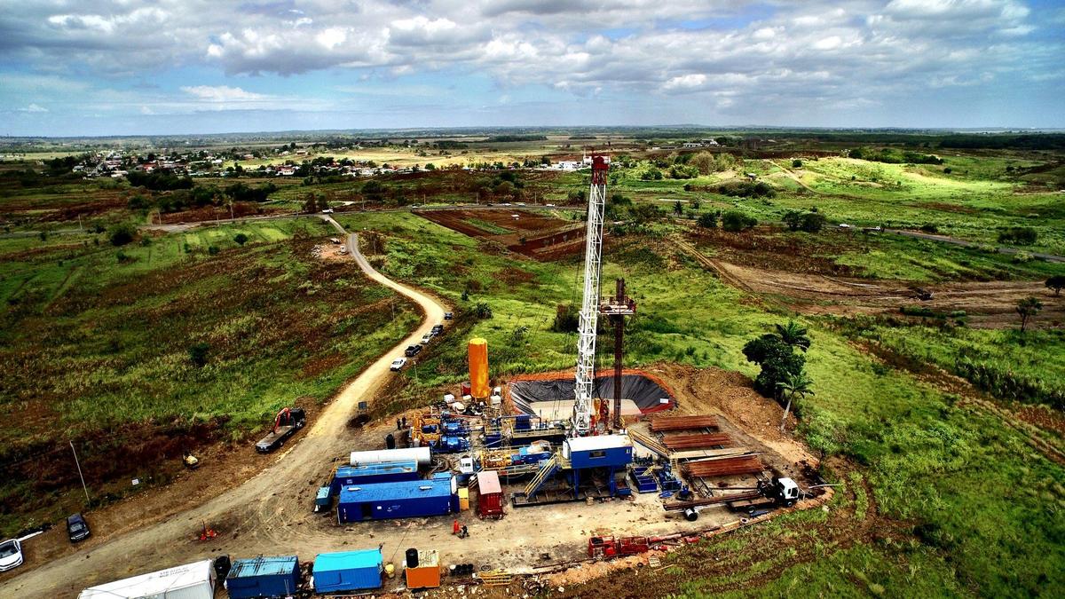 Rig under a wide sky